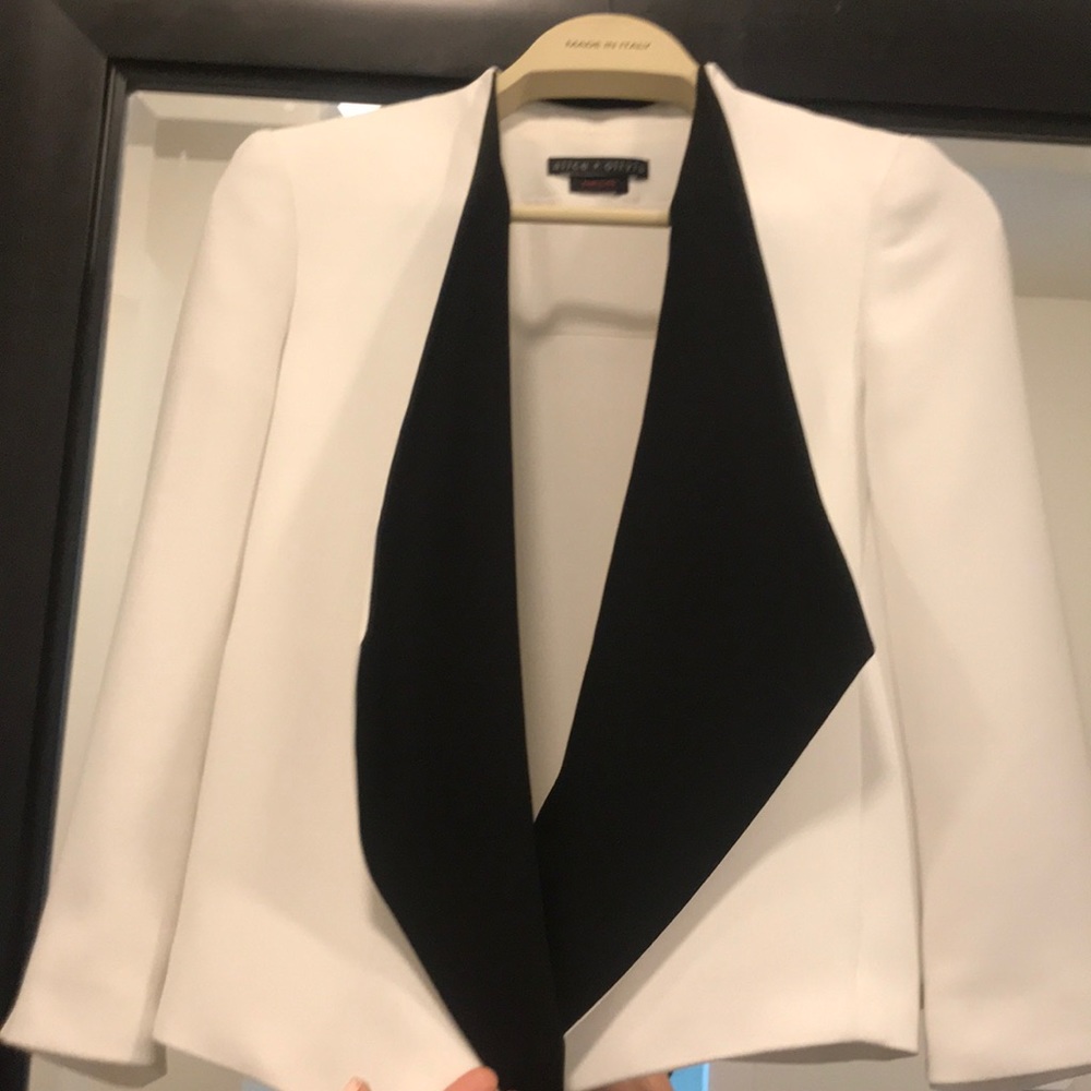 Alice + Olivia white w/ black collar blazer- M